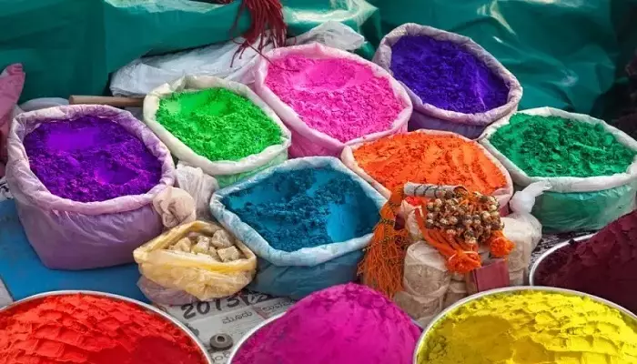 نماد رنگ های جشن هولی چیست